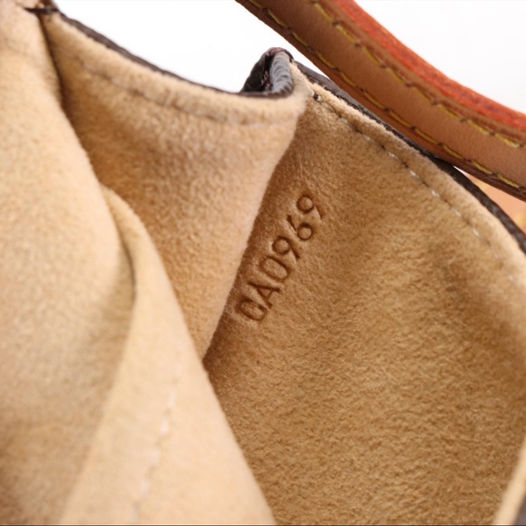 Louis Vuitton Pochette Twin GM Monogram - Picture 4 of 5